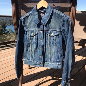 Vintage 90s Levi’s cropped jean jacket